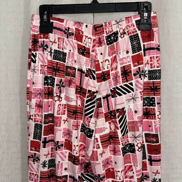 kate spade Red Black White Multi Christmas Holiday Gifts Notched Collar PJ Set - Picture 8 of 13